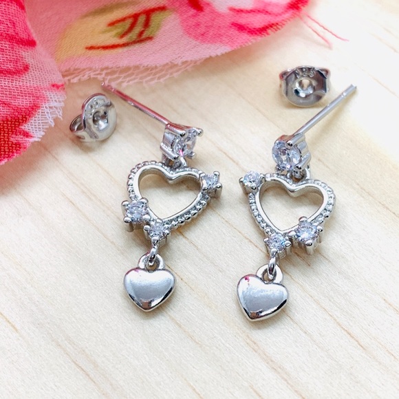 🌟 Sterling Silver 925 CZ Heart Earrings - Picture 3 of 4